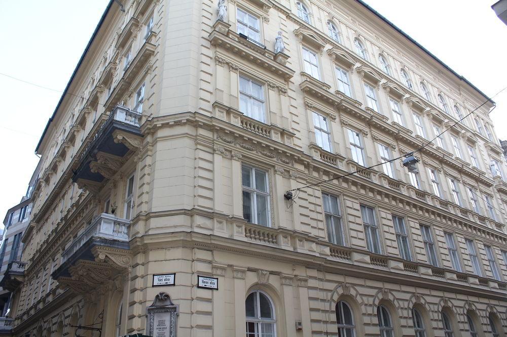 Old Monarchia Hotel Budapest Exterior foto